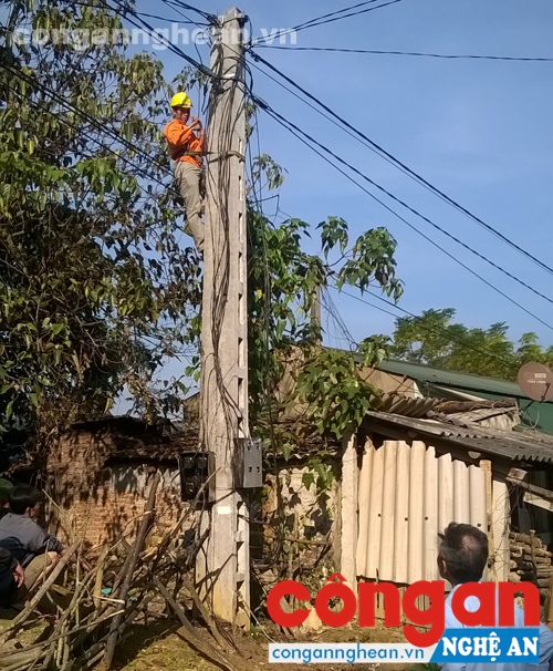 Hệ thống điện hạ áp ở vùng nông thôn đang tồn tại nhiều bất cập, nguy hiểm đến tính mạng của người dân
