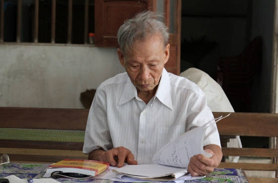 Ông Hà Văn Liêm với những tập hồ sơ đi tìm sự thật cho anh trai mình