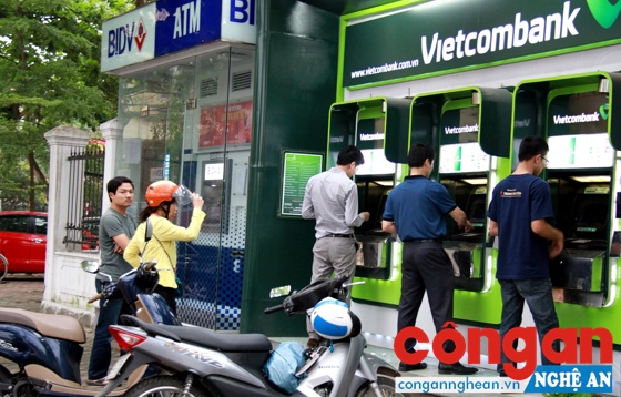 Khách hàng sử dụng thẻ ATM để giao dịch cần có chế độ bảo mật thông tin để tránh bị mất tiền oan