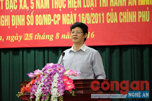 Đồng chí Lê Xuân Đại – Phó Chú tịch Thường trực UBND tỉnh phát biểu kết luận hội nghị