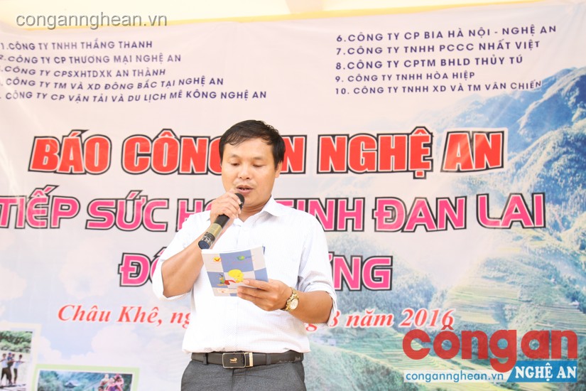 Cảm ơn trước tấm lòng của Báo CANA và các doanh nghiệp dành cho thầy, trò nhà trường, thầy Nguyễn Mạnh Hùng- Hiệu trưởng hứa sẽ cùng chăm sóc, dạy dỗ các em 