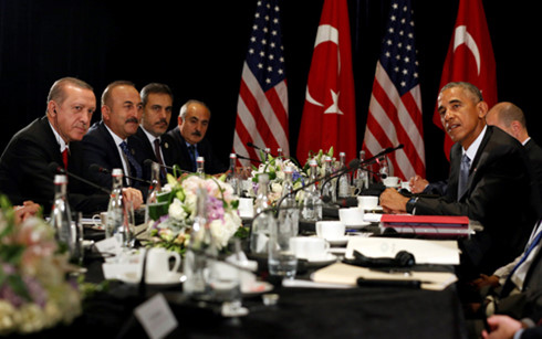 Tổng thống Obama và các quan chức Mỹ hội đàm với Tổng thống Erdogan và các quan chức Thổ Nhĩ Kỳ bên lề hội nghị G20. (Ảnh: Reuters)