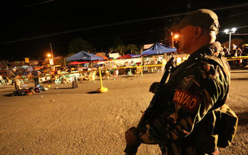 Lực lượng an ninh Philippines phong tỏa hiện trường vụ tấn công ở Davao. (Ảnh: AP)