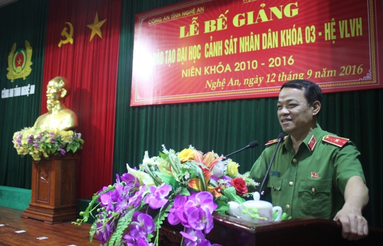 Thiếu tướng, PGS,Tiến sỹ Đặng Xuân Khang, Phó Giám đốc Học viện CSND phát biếu tại buổi lễ bế giảng.