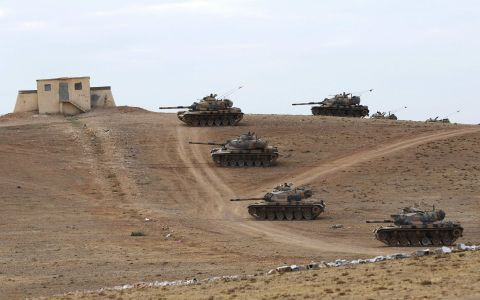 Xe tăng Thổ Nhĩ Kỳ từng tiến vào khu vực biên giới Syria để tấn công lực lượng người Kurd. Ảnh: Reuters