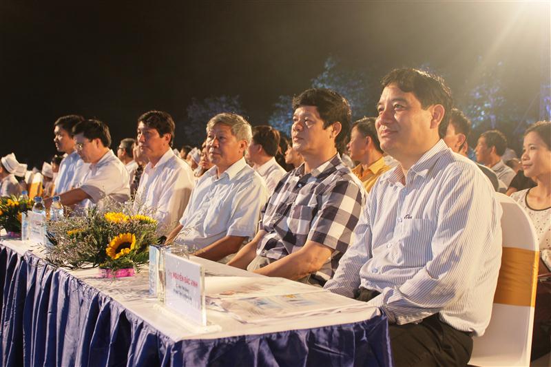 Các đồng chí lãnh đạo tỉnh tham dự cầu truyền hình trực tiếp tại Nghệ An