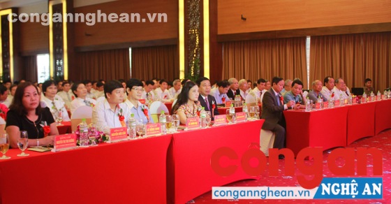 Các đại biểu tham dự lễ kỷ niệm 20 năm thành lập Đảng bộ Doanh nghiệp tỉnh