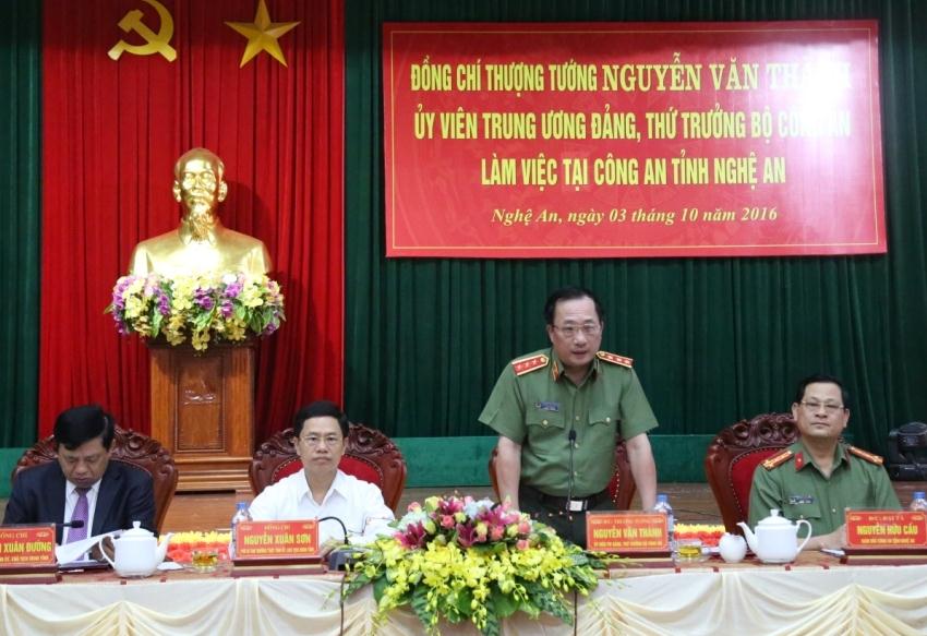 Thứ trưởng Bộ Công an Nguyễn Văn Thành làm việc với Công an Nghệ An