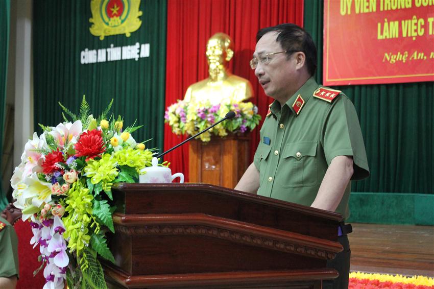 Đồng chí Thượng tướng Nguyễn Văn Thành phát biểu chỉ đạo về yêu cầu, nhiệm vụ mà Công an Nghệ An cần tập trung thực hiện trong thời gian tới.