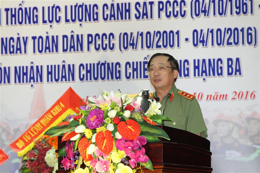 Thứ trưởng Bộ Công an Nguyễn Văn Thành biểu dương những chiến công, thành tích của lực lượng Cảnh sát PCCC Nghệ An