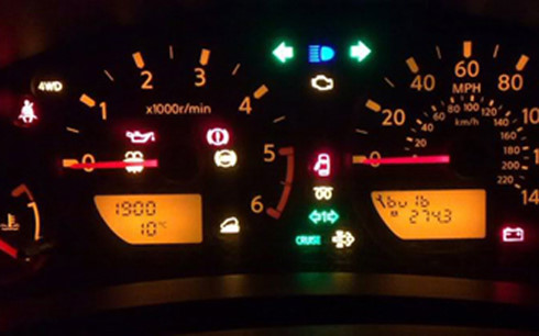 Nếu khi xe bạn đang điều khiển tự nhiên sáng lên thì có nghĩa xe bạn đang có gì đó không ổn