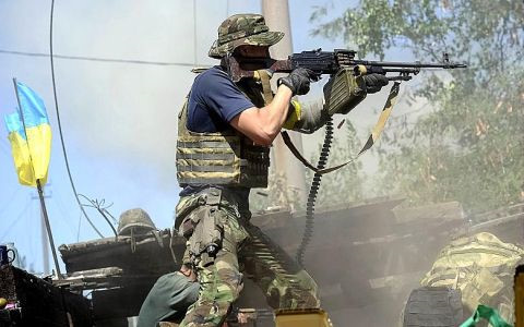 Binh sĩ Ukraine tấn công dữ dội vào phe đối lập. Ảnh: AP