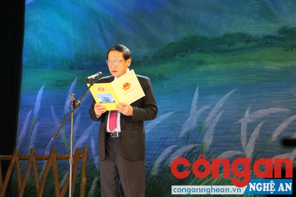 đồng chí Lê Minh Thông, Phó Chủ tịch UBND tỉnh Khai mạc Liên hoan dân ca ví, giặm 2016