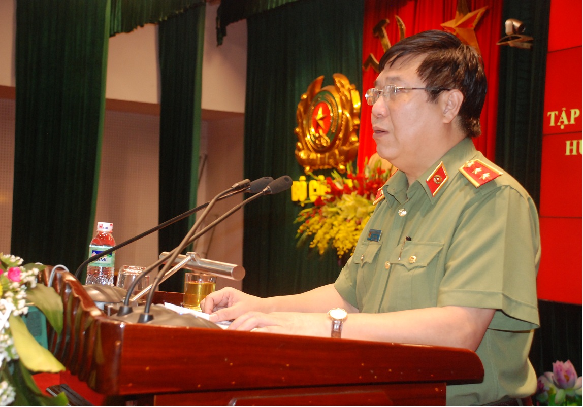 Trung tướng Nguyễn Ngọc Anh phát biểu tại Hội nghị tập huấn Luật căn cước công dân và các văn bản hướng dẫn thi hành trong Công an nhân dân.