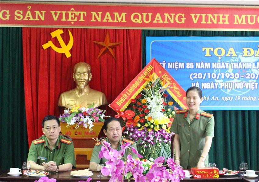 Đồng chí Thiếu tá Nguyễn Việt Hà, Chủ tịch Hội Phụ nữ Công an tỉnh đã cảm ơn sự quan tâm, hỗ trợ của lãnh đạo Công an tỉnh