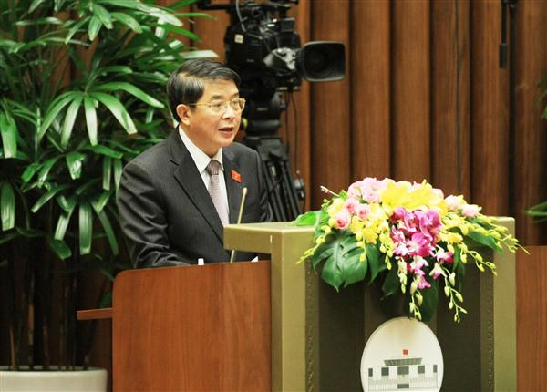 Chủ nhiệm Ủy ban Tài chính-Ngân sách Nguyễn Đức Hải trình bày báo cáo thẩm tra