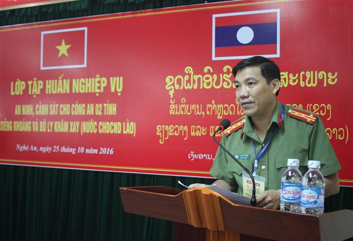 Đồng chí Đại tá Lê Khắc Thuyết, Phó Giám đốc Công an tỉnh Nghệ An phát biểu khai mạc lớp tập huấn