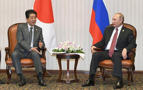 Thủ tướng Shinzo Abe hội đàm với Tổng Thống Nga Putin (Ảnh: sankei.com).