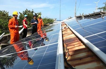 Các tấm panel thu năng lượng mặt trời đã được sử dụng ở nhiều hòn đảo của nước ta.