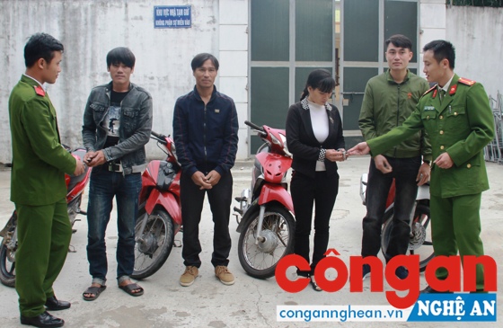 Công an huyện Diễn Châu trao trả tài sản cho người dân bị mất trộm