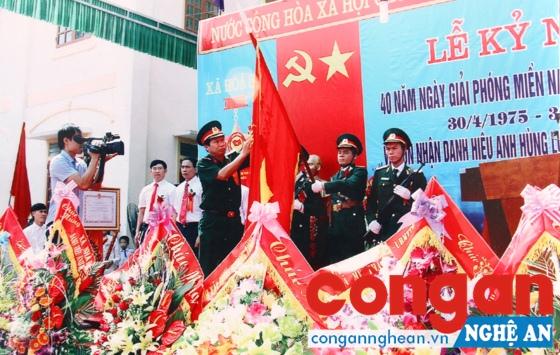 Nhân dân xã Hòa Sơn đón nhận danh hiệu Anh hùng LLVTND  thời kỳ kháng chiến chống Mỹ cứu nước