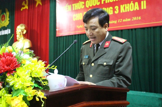 Đồng chí Đại tá Hồ Văn Tứ, Phó Bí thư Đảng ủy, Phó Giám đốc Công an tỉnh phát biểu khai mạc lớp bồi dưỡng.
