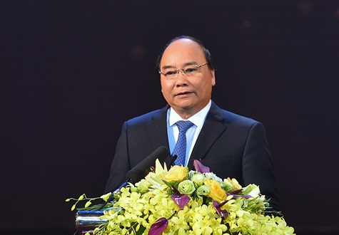 Thủ tướng bày tỏ lòng tri ân sâu sắc đến các thầy cô giáo, những người đã dày công vun đắp biết bao tài năng trẻ, làm rạng danh trí tuệ Việt Nam trên các trường thi khu vực và quốc tế.