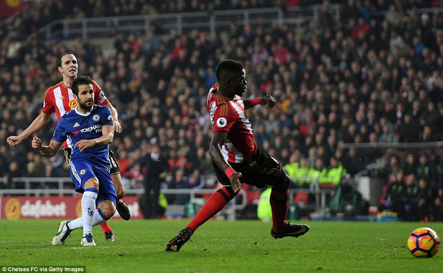 Cesc Fabregas ghi bàn thắng duy nhất đem về trận thắng thứ 10 liên tiếp cho Chelsea
