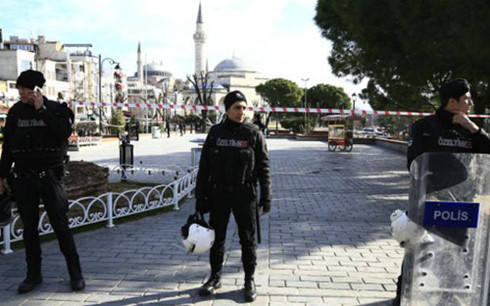  Hiện trường một vụ đánh bom khủng bố ở Istanbul, Thổ Nhĩ Kỳ. (Ảnh: Reuters).