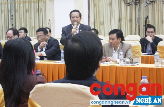 Đồng chí Trần Duy Ngoãn - Chủ tịch Hội Nhà báo tỉnh phát biểu tại buổi họp báo