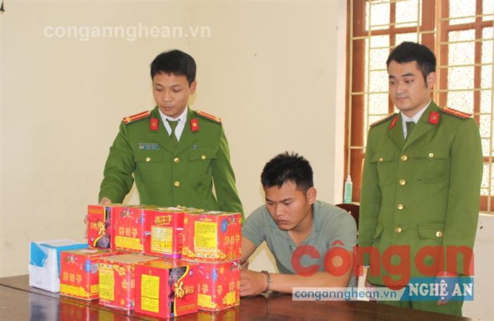 CBCS Công an huyện Hưng Nguyên kiểm tra tang vật vụ án