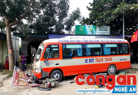 Hiện trường vụ TNGT liên quan đến xe buýt Thạch Thành khiến 2 người thương vong