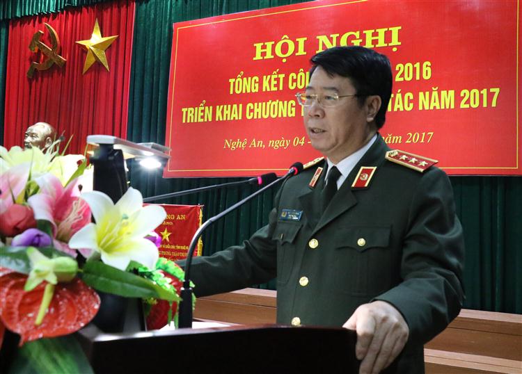 đồng chí Thượng tướng Bùi Văn Nam - Ủy viên Trung ương Đảng, Thứ trưởng Bộ Công an đánh giá cao những thành tích của Cảnh sát PC&CC trong hơn 2 năm thành lập