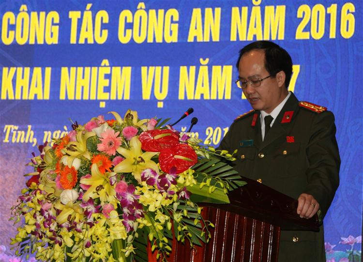 Đồng chí Đại tá Lê Văn Sao, Giám đốc Công an tỉnh phát biểu khai mạc hội nghị