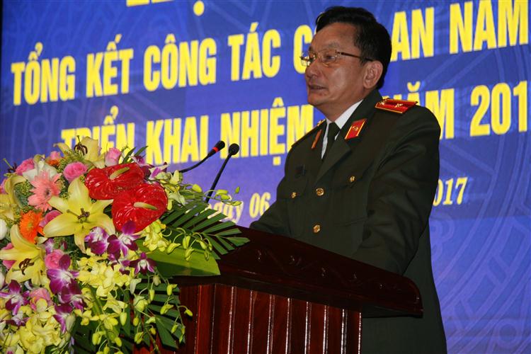 Đồng chí Thiếu tướng Nguyễn Quang Chữ, Phó tổng cục trưởng Tổng cục Chính trị CAND phát biểu tại Hội nghị
