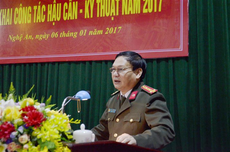 Đồng chí Đại tá Nguyễn Đình Dung, Phó giám đốc Công an tỉnh phát biểu tại hội nghị