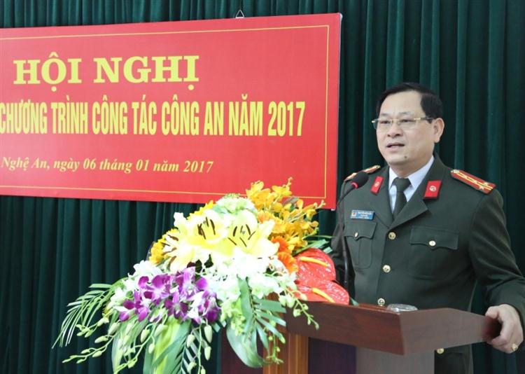 Đồng chí Đại tá, PGS, TS Nguyễn Hữu Cầu, Giám đốc Công an tỉnh phát biểu chỉ đạo hội nghị