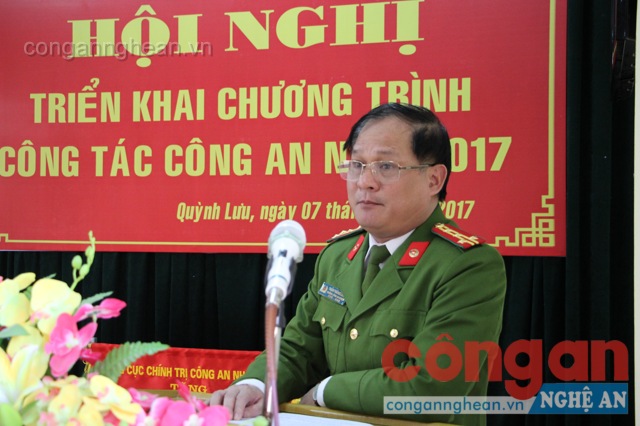 Đồng chí Đại tá Trần Thăng Long - Trưởng Công an huyện Quỳnh Lưu báo cáo kết quả công tác Công an năm 2016