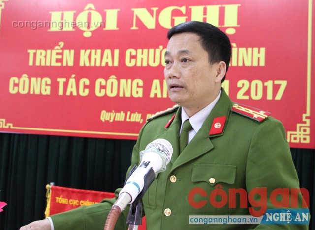 Đồng chí Đại tá Nguyễn Mạnh Hùng - Phó Giám đốc Công an tỉnh ghi nhận và đánh giá cao các kết quả công tác của Công an huyện Quỳnh Lưu trong năm 2016
