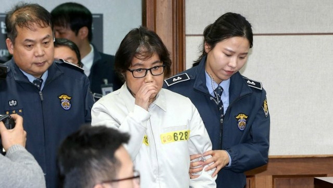 Bà Choi Soon-sil, nhân vật trung tâm của vụ bê bối hiện nay tại Hàn Quốc. Ảnh: Reuters.