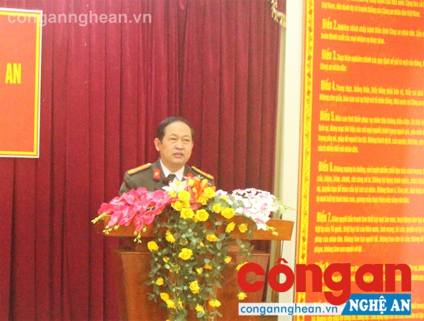 Đồng chí Đại tá Nguyễn Tiến Dần, Phó giám đốc Công an tỉnh phát biểu tại Hội nghị