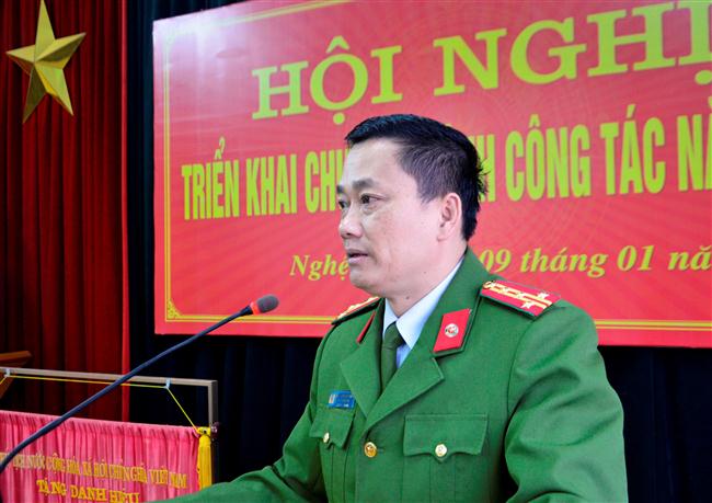 Đồng chí Đại tá Nguyễn Mạnh Hùng phát biểu tại hội nghị