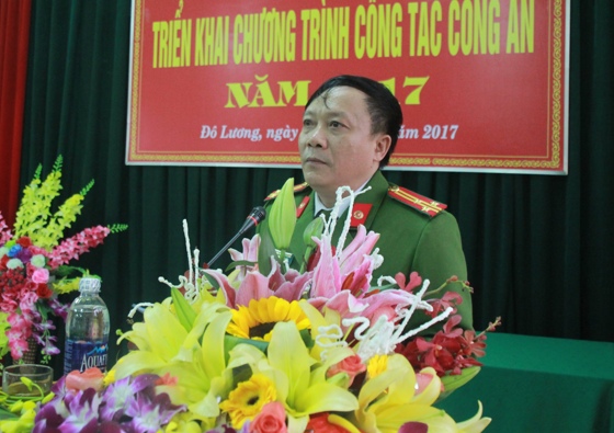 Thượng tá Thái Khắc Thống, Trưởng Công an huyện Đô Lương báo cáo kết quả đơn vị đạt được trong năm.