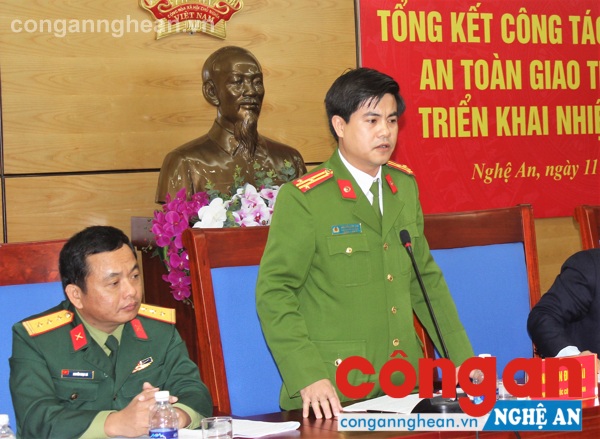 Đồng chí Thượng tá Nguyễn Đức Hải, Phó GĐ Công an tỉnh phát biểu về công tác tuần tra, kiểm soát xử lý vi phạm về ATGT năm 2016 và các kiến nghị, đề xuất