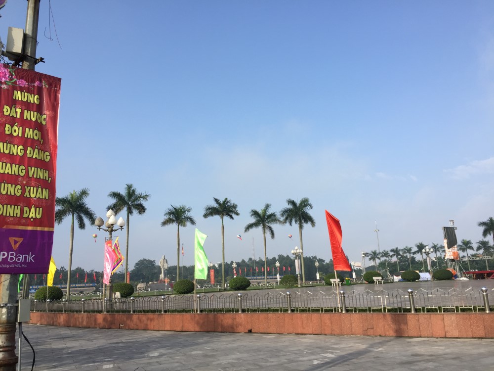 Quảng trường Hồ Chí Minh ngập nắng