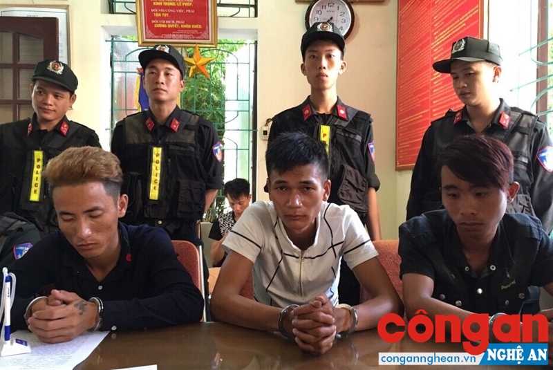 Lực lượng CSCĐ bắt giữ các đối tượng vi phạm pháp luật
