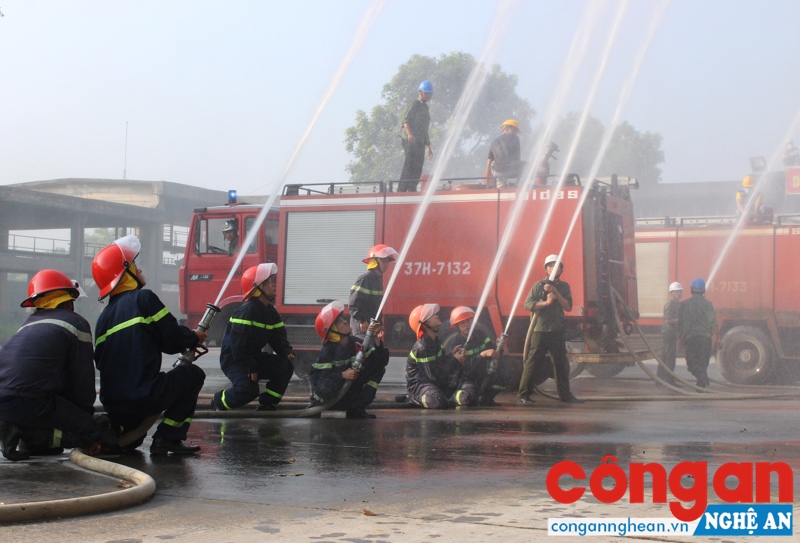 Lực lượng Cảnh sát PC&CC số 4 triển khai phương án thực tập chữa cháy