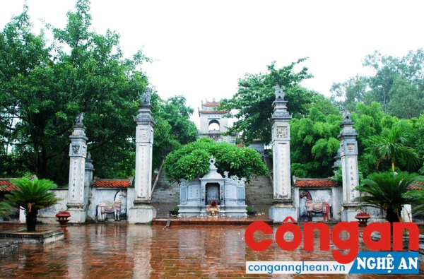 Di tích lịch sử đền Cuông