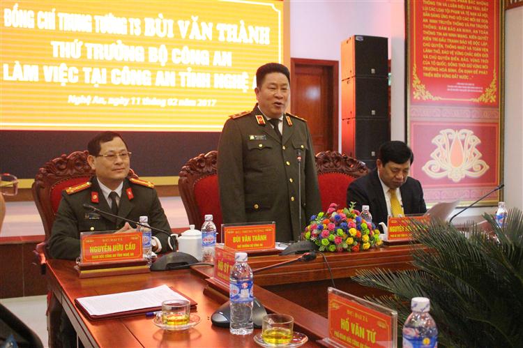 Đồng chí Trung tướng TS Bùi Văn Thành ghi nhận, đánh giá cao những kết quả mà Công  an Nghệ An đạt được trong thời gian qua.