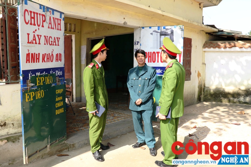 Công an huyện Hương Khê kiểm tra cơ sở photocopy của Cao Chí Công